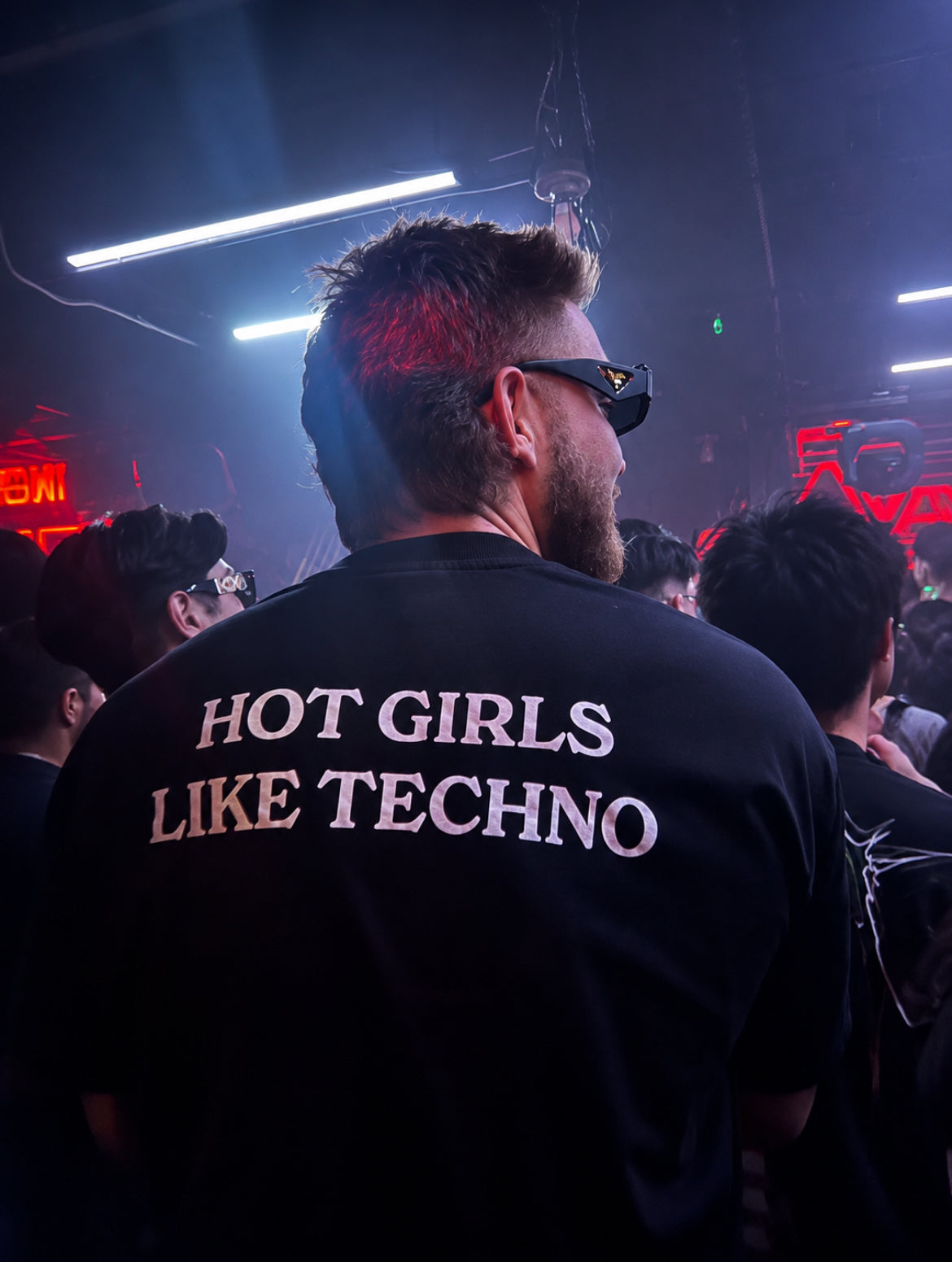 HOT GIRLS LIKE TECHNO